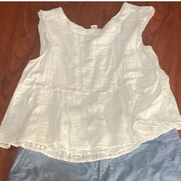 MERONA White Flowy Tank Top with Lace Details. Size Small. - Picture 3 of 5